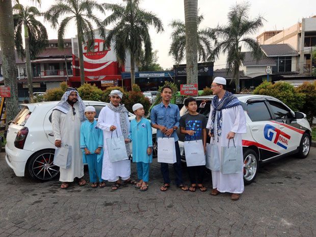 Toyota Owner Club Ajak Anak Yatim Berbagi