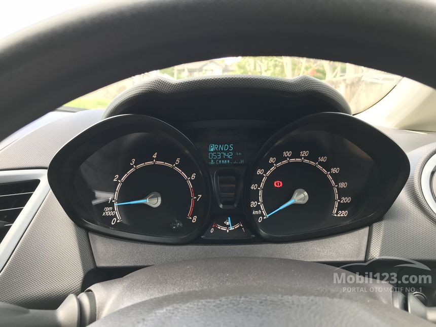 Jual Mobil Ford Fiesta 2014 Trend 1.5 di Bengkulu 