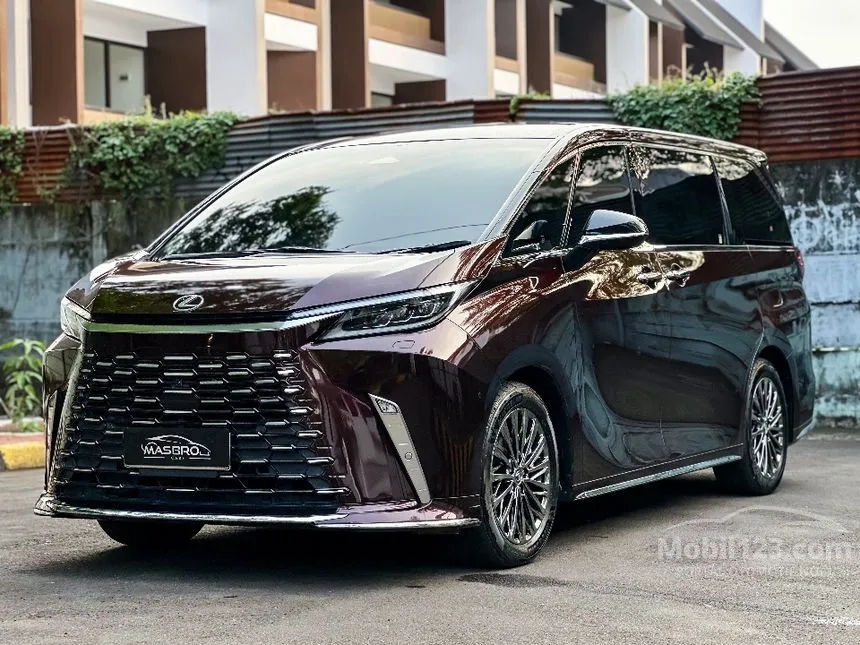 2025 Lexus LM 350h 7 Seater MPV