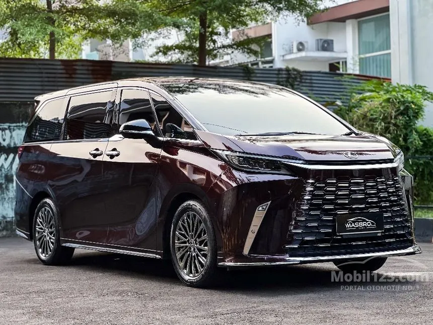 2025 Lexus LM 350h 7 Seater MPV