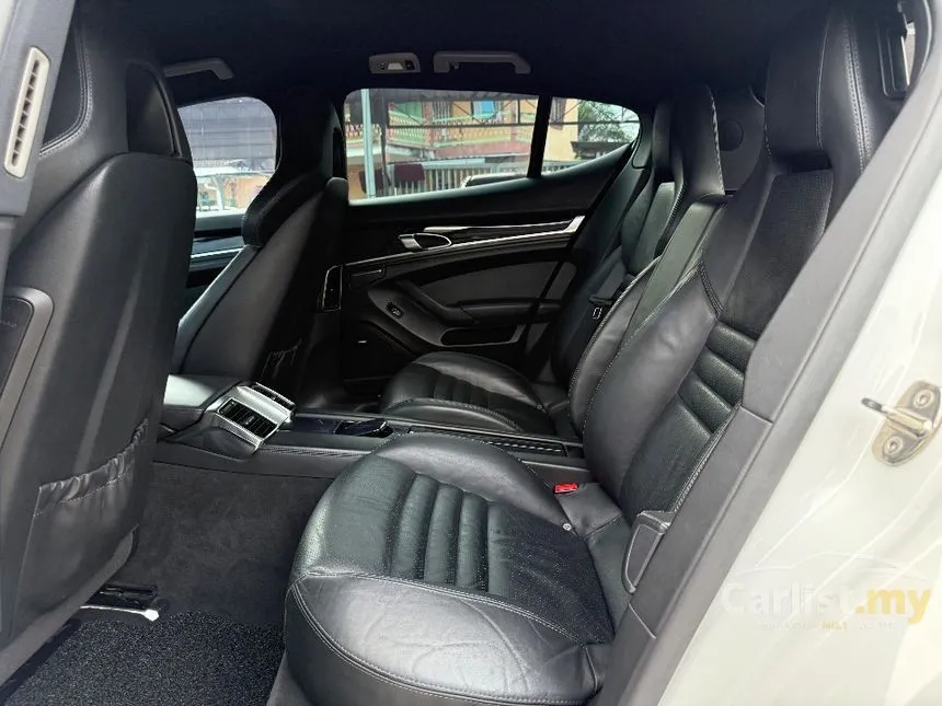 2011 Porsche Panamera 4S Hatchback