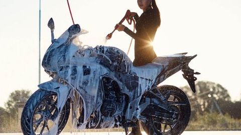 Pilihan Mesin Steam Sebagai Alat untuk Cuci Motor di Rumah