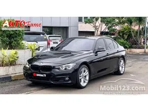 2019 BMW 320i 2.0 Sport Shadow Edition Sedan KM 27.000 BMW F30 320i Sport LCi Black Shadow Facelift NIK 2019 Black On Black Full Original Perfect