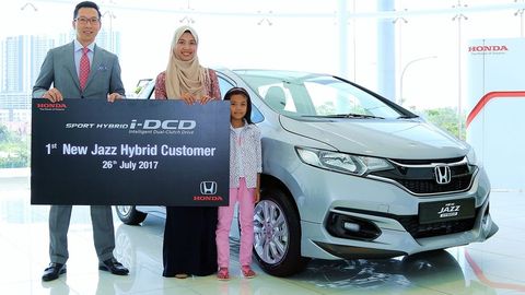 Honda Malaysia Delivers Jazz Hybrid To First Customer