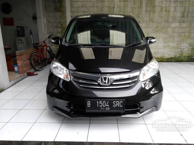 Honda Freed Mobil bekas dijual di Jawa-tengah Indonesia 