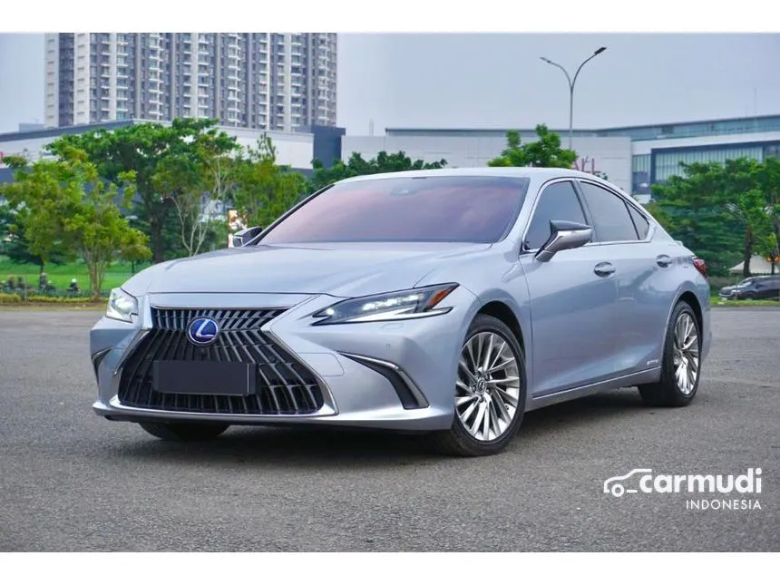 2022 Lexus ES 300h Ultra Luxury Sedan