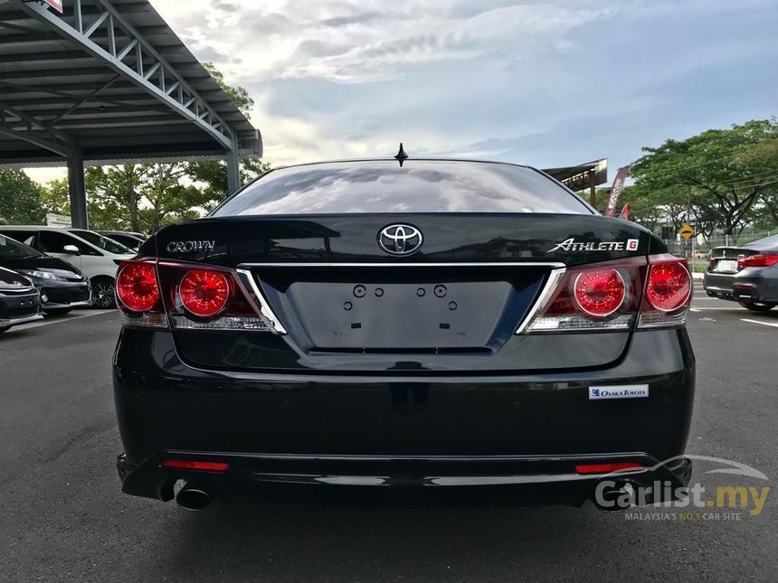 Toyota crown athlete 2016