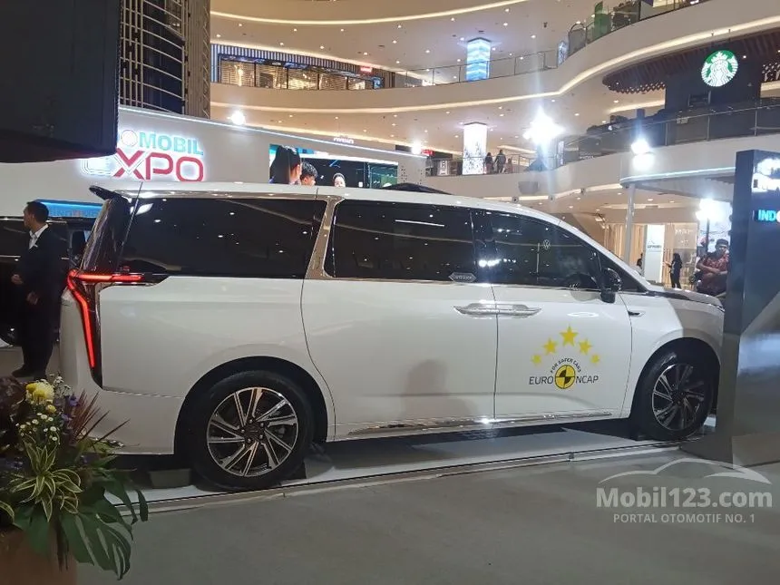 2026 MAXUS MIFA-9 Premium MPV