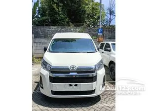 2025 Toyota Hiace 2.8 Premio Van