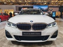 PROMO SPESIAL AKHIR TAHUN LIMITED STOCK G20 NIK 2019 BMW 330i 2.0 M Sport Sedan