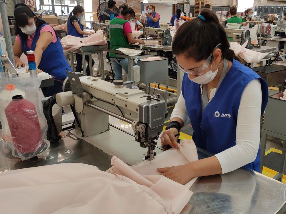 Ford Buat Baju APD dari Bahan Airbag dan Bisa 50 Kali Pakai