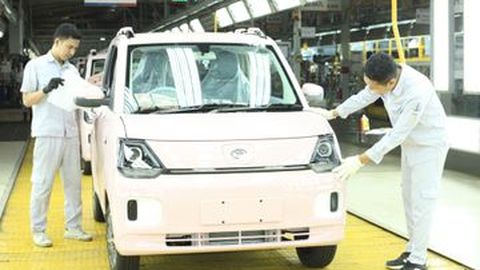 Perakitan Mobil Listrik Seres E1 di Indonesia Dimulai!