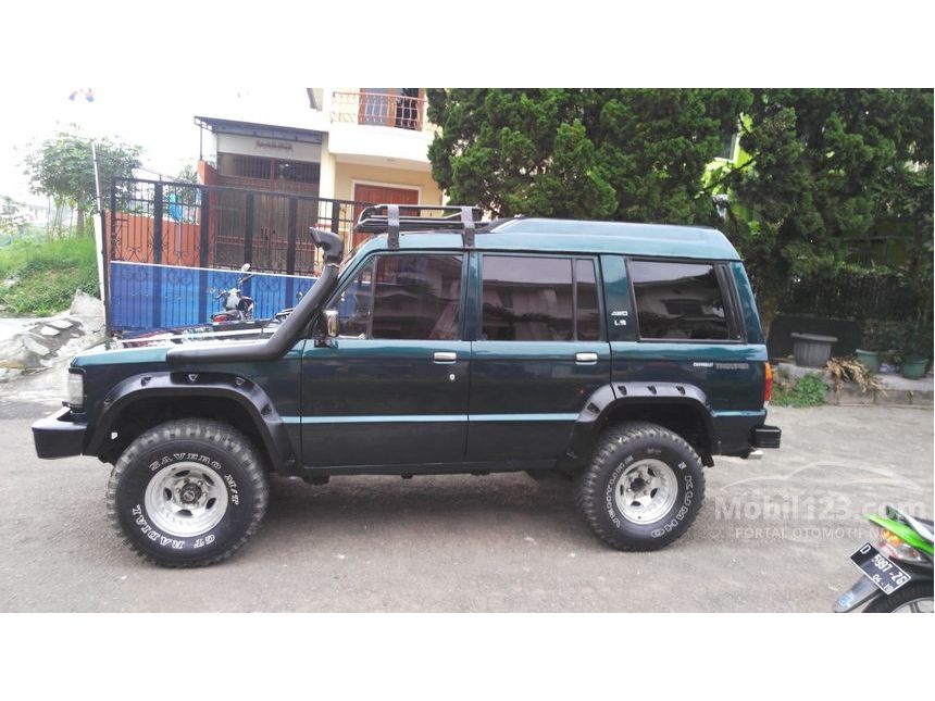 Jual Mobil Chevrolet Trooper 1993 2.3 di Jawa Barat Manual SUV Hijau Rp