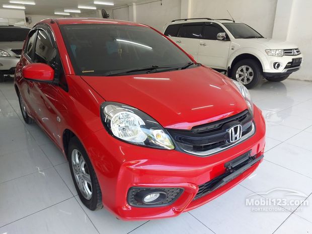 Honda Brio  Mobil  bekas  dijual di Surabaya  Jawa timur 