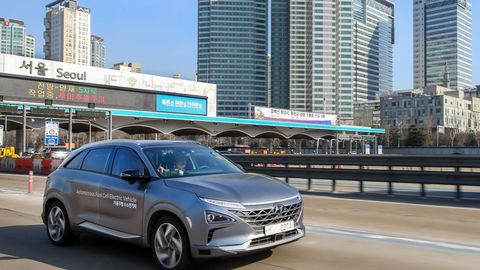 Hyundai Showcases The World’s First Self-Driving Fuel Cell EVs