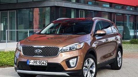 Bocor Halus, Harga Kia Sorento dan Kia Carnival Terbaru di Indonesia!
