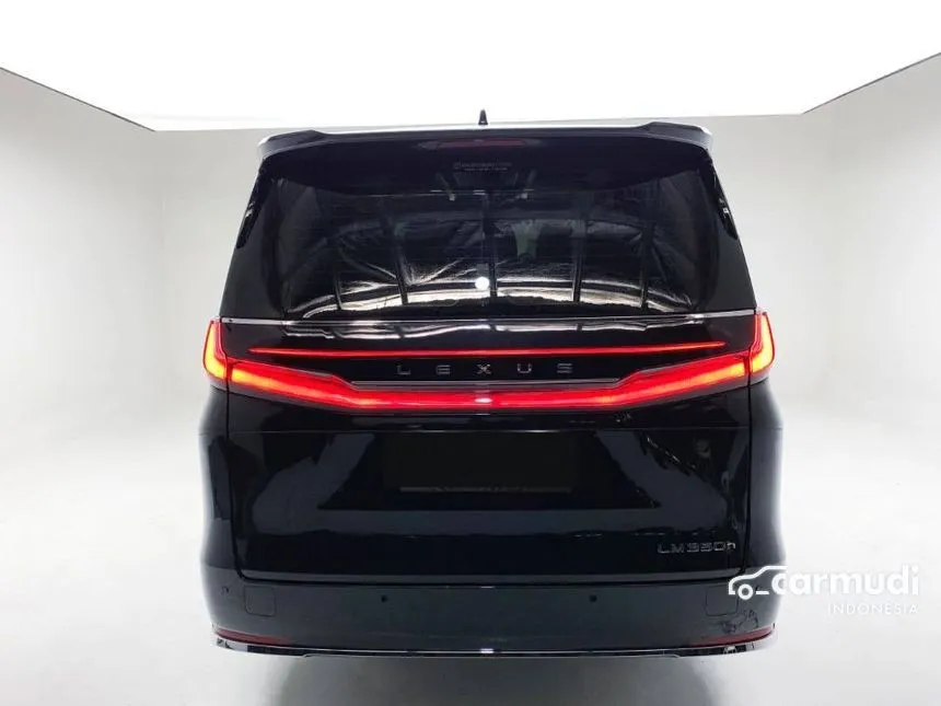 2025 Lexus LM 350h 7 Seater MPV