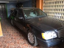 1995 Mercedes-Benz E220 2.2 Sedan
