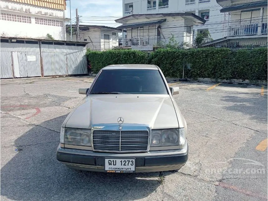1992 Mercedes-Benz 230E Sedan