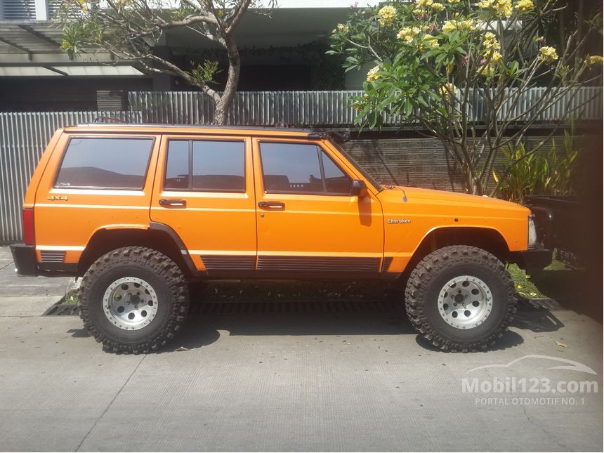 Jual Mobil  Jeep  Cherokee  1994  4 0 di Jawa Barat Automatic 