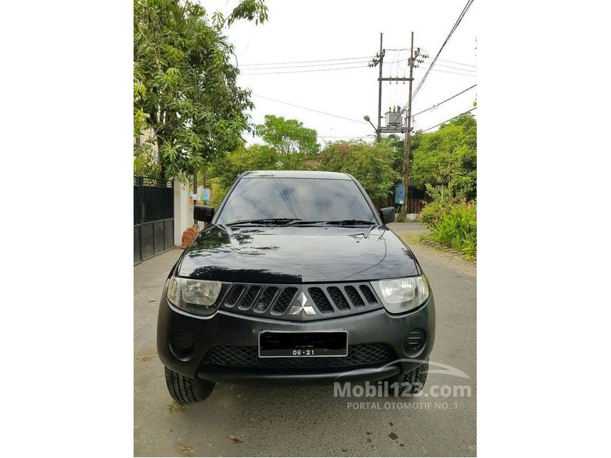 Jual Mobil Mitsubishi Strada Triton 2008 2.8 Manual 2.8 di 