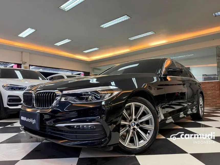 2019 BMW 520i Luxury Sedan