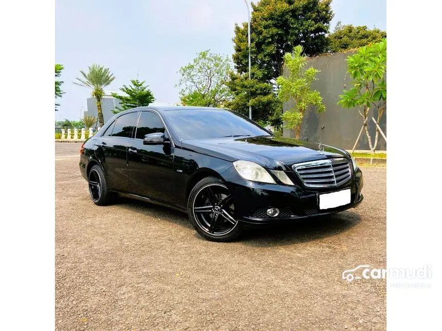 2010 Mercedes-Benz E200 CGI Sedan