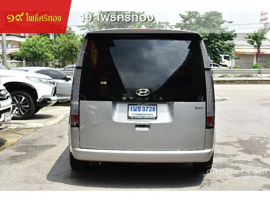 2022 Hyundai Staria SEL Van