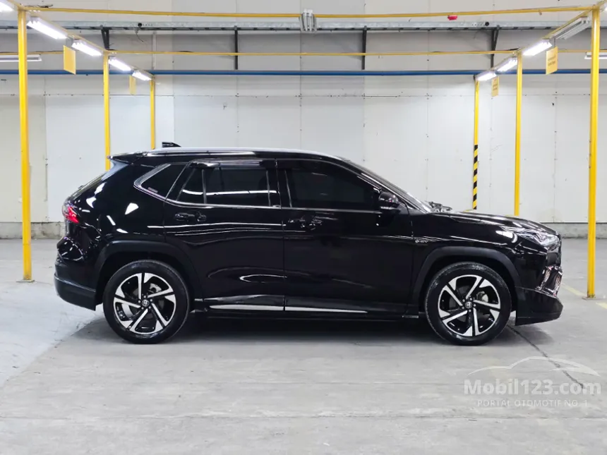 2023 Toyota Yaris Cross S HV SUV