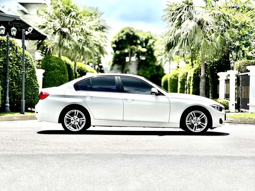 2013 BMW 320i Luxury Sedan