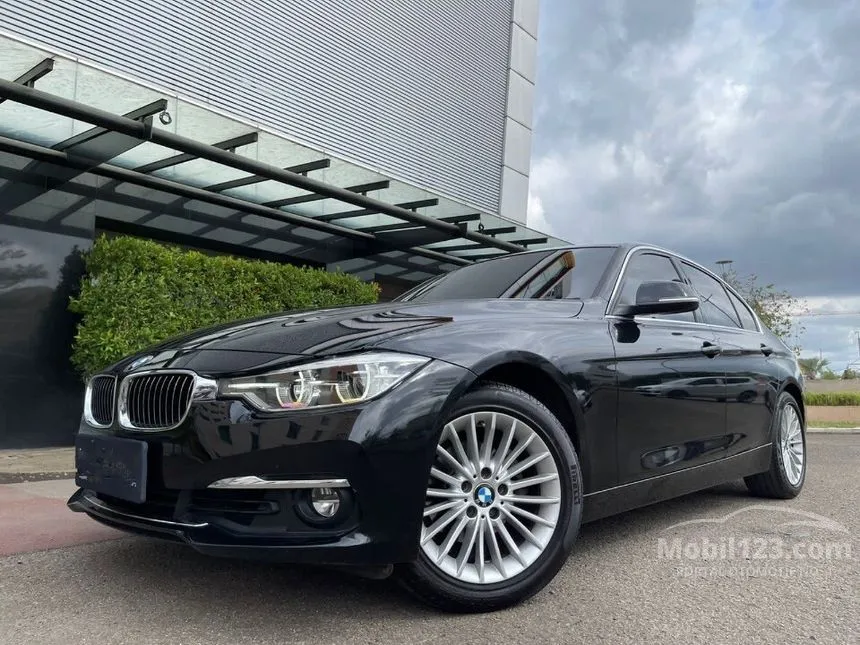 Jual Mobil BMW 320i 2018 Luxury 2.0 di DKI Jakarta Automatic Sedan ...