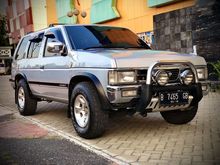 1998 Nissan Terrano 2.4 GRAND ROAD khusus PENGGEMAR