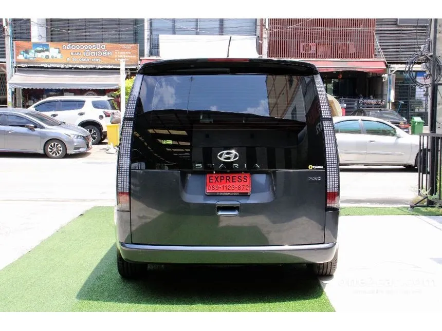 2022 Hyundai Staria SEL Van