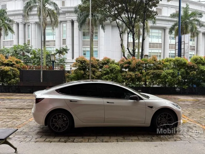 2021 Tesla Model 3 Long Range Sedan