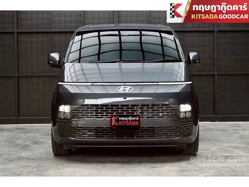 2022 Hyundai Staria SEL Van