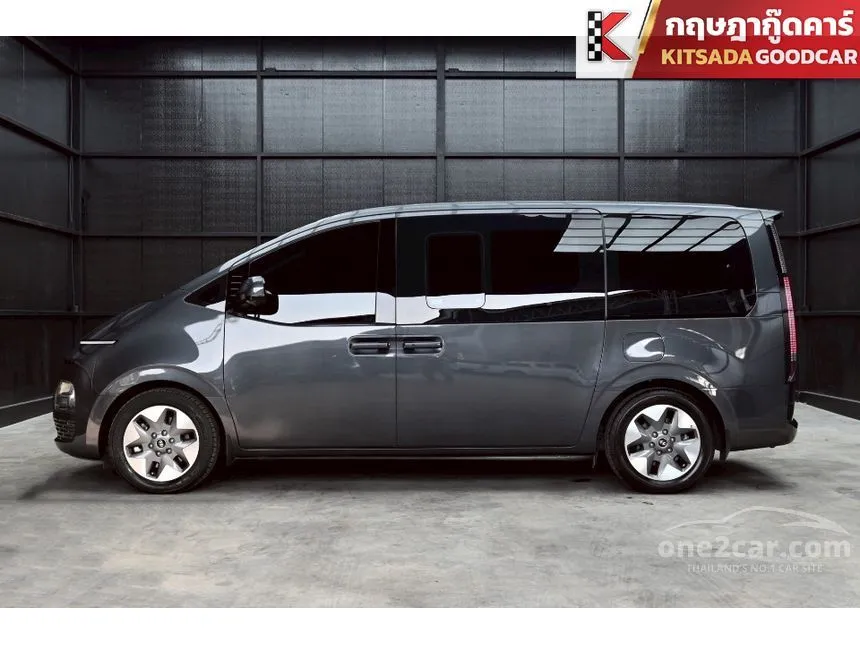 2022 Hyundai Staria SEL Van