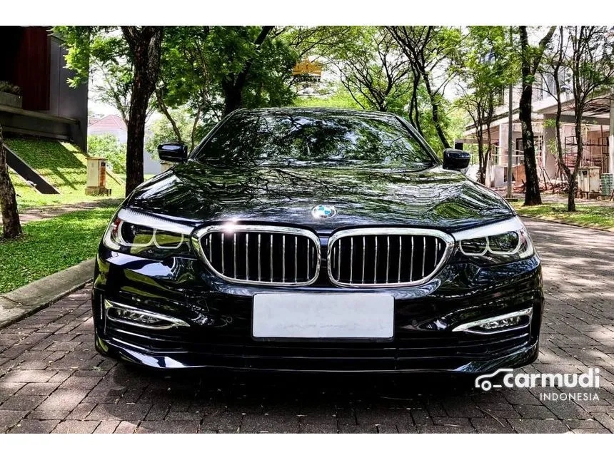 2018 BMW 520i Luxury Sedan