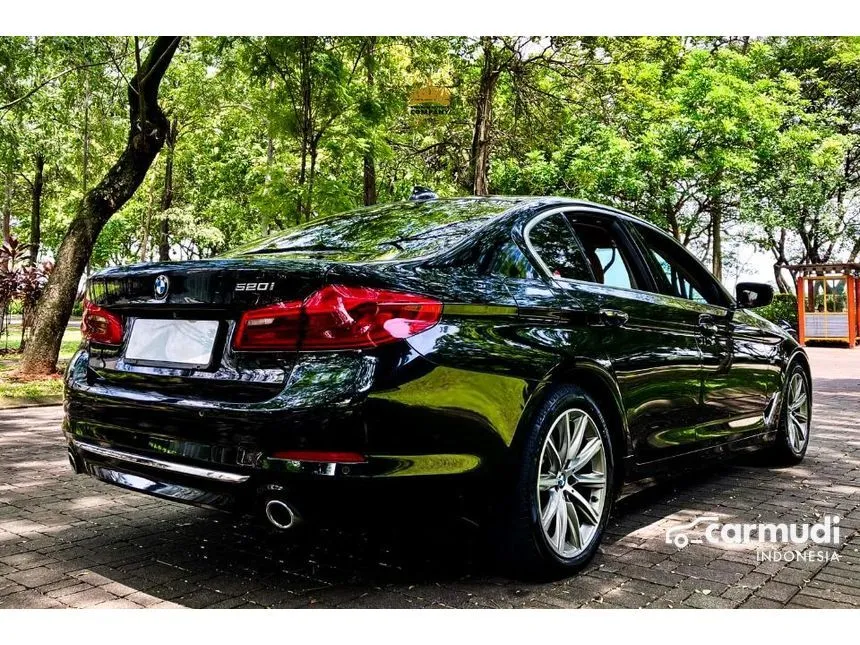 2018 BMW 520i Luxury Sedan