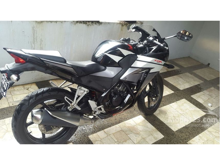 Jual Motor Honda CBR 2014 0.3 di Jawa Barat Manual Sport 