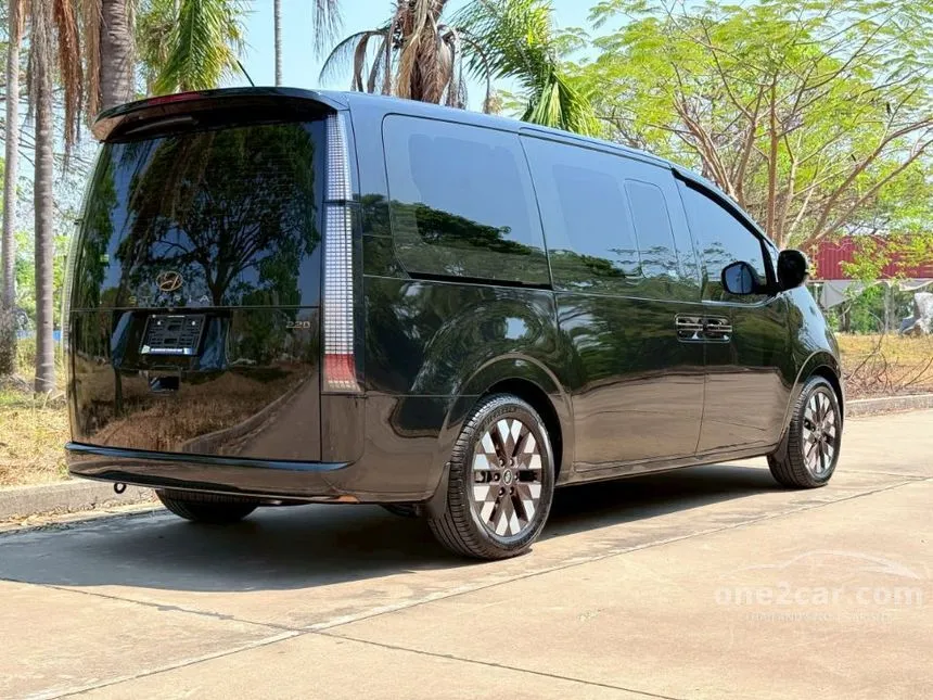 2022 Hyundai Staria Premium Van