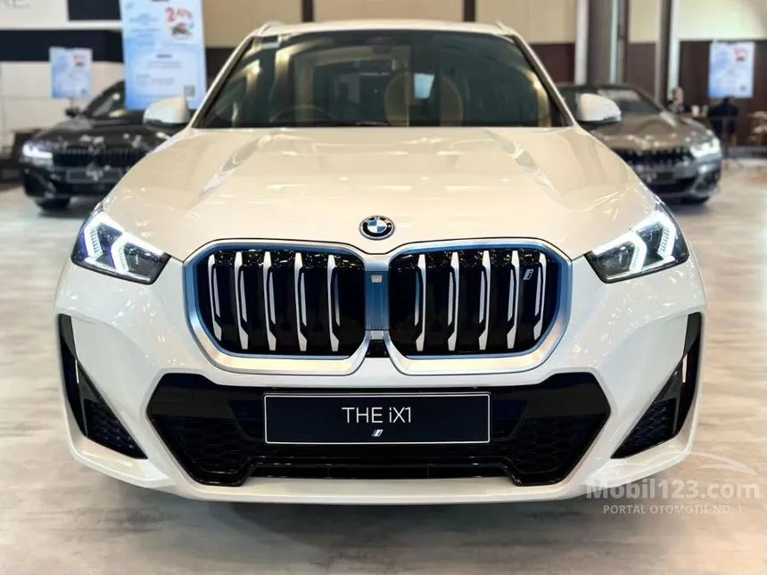 Jual Mobil BMW iX1 2024 eDrive20 M Sport di Banten Automatic Wagon Putih Rp 1.485.000.000