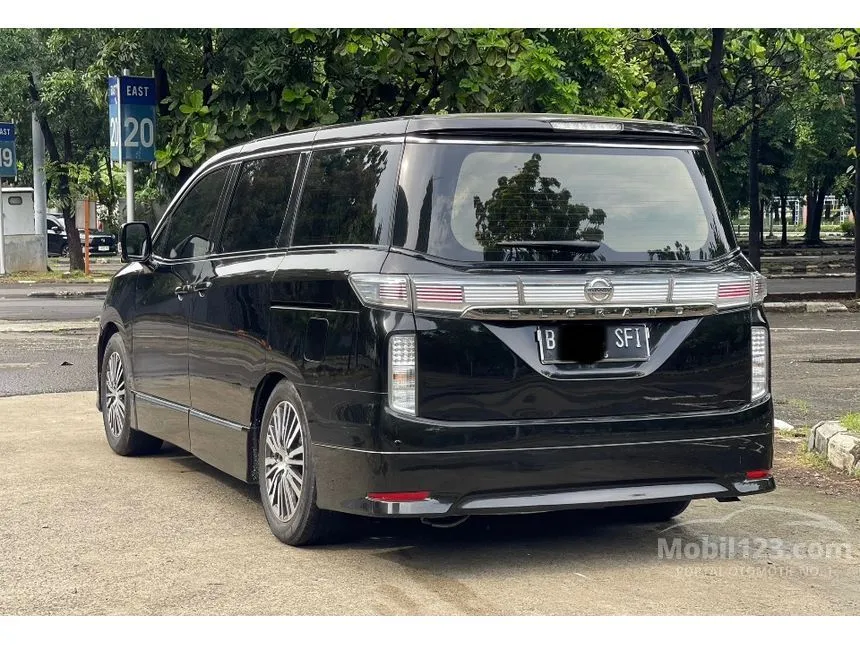 2014 Nissan Elgrand Highway Star MPV