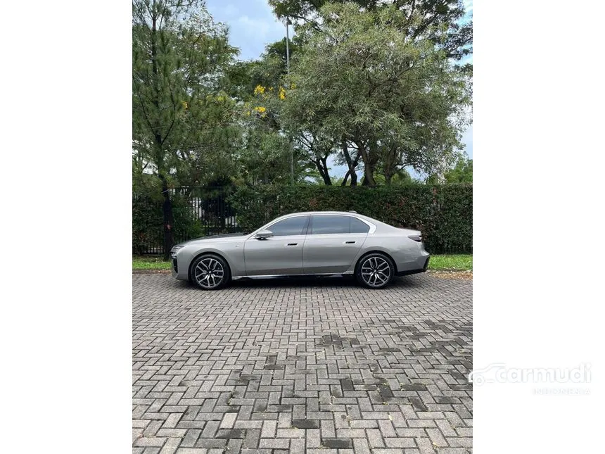 2023 BMW 735i M Sport Sedan