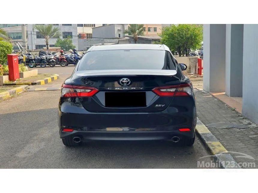 2023 Toyota Camry V Sedan