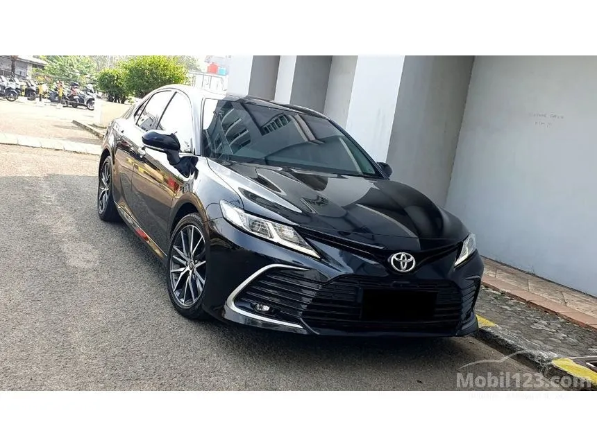 2023 Toyota Camry V Sedan