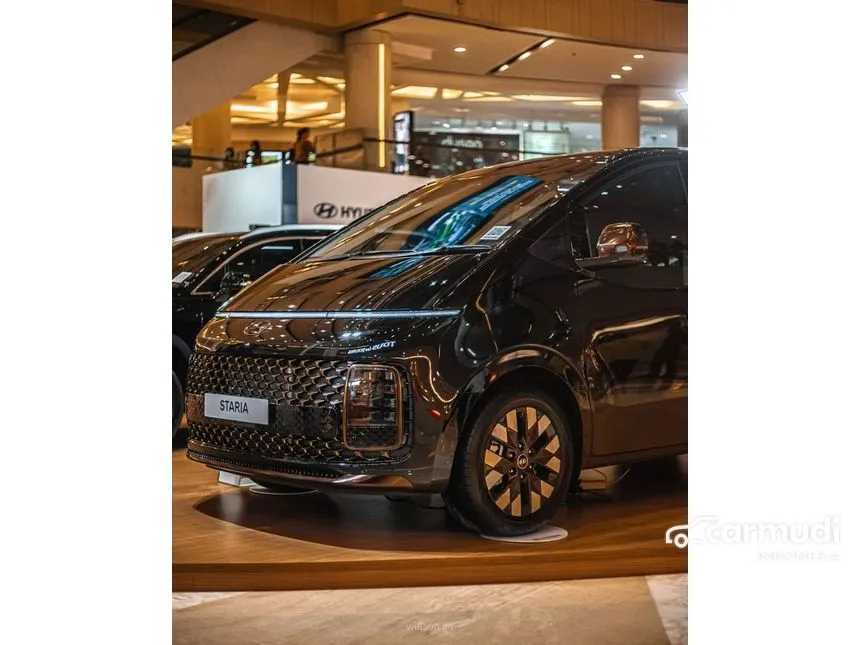 Jual Mobil Hyundai Staria 2024 Signature 9 2.2 di Yogyakarta Automatic Wagon Hitam Rp 924.000.000