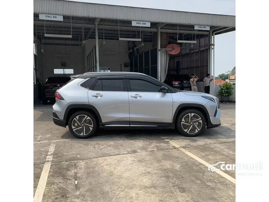 2025 Toyota Yaris Cross S HV SUV