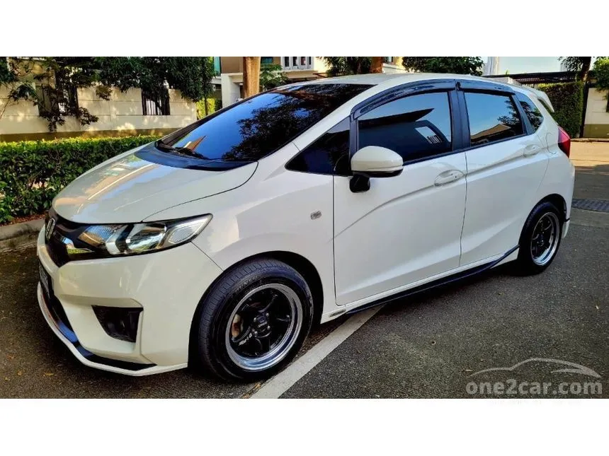 2016 Honda JAZZ V Hatchback