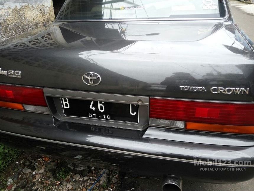 1997 Toyota Crown Sedan