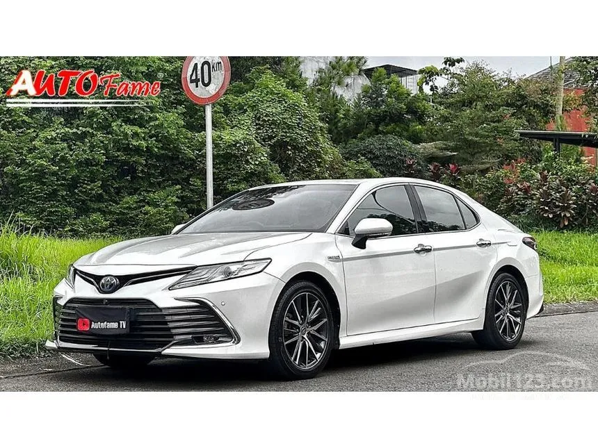 Jual Mobil Toyota Camry 2021 Hybrid 2.5 di DKI Jakarta Automatic Sedan Putih Rp 575.000.000